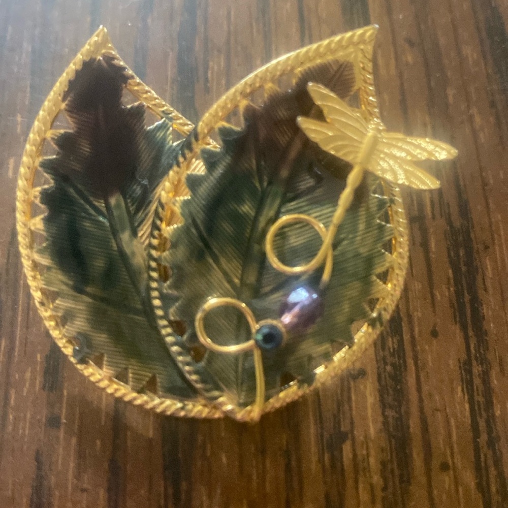 Double leaf brooch
